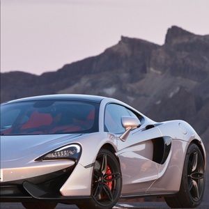 Meet your Posher, Adolfo